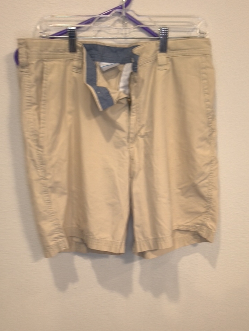 Columbia Men's Beige Flat-Front Shorts 36w